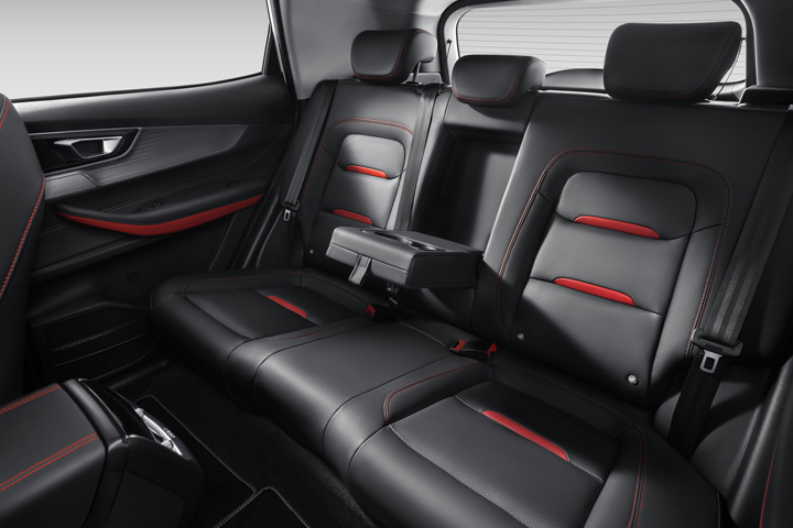 Вместительный второй ряд