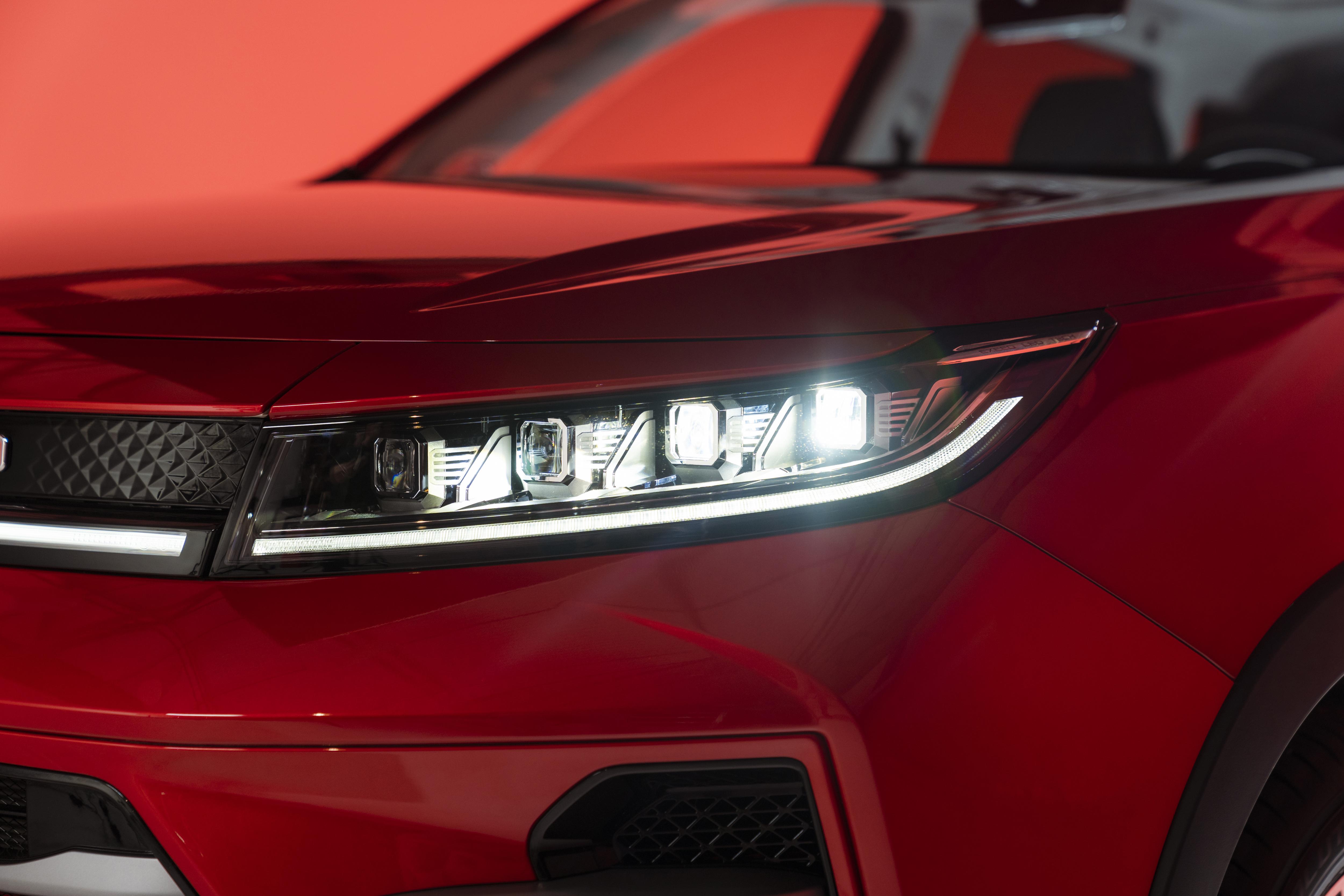 Притягивает взгляды