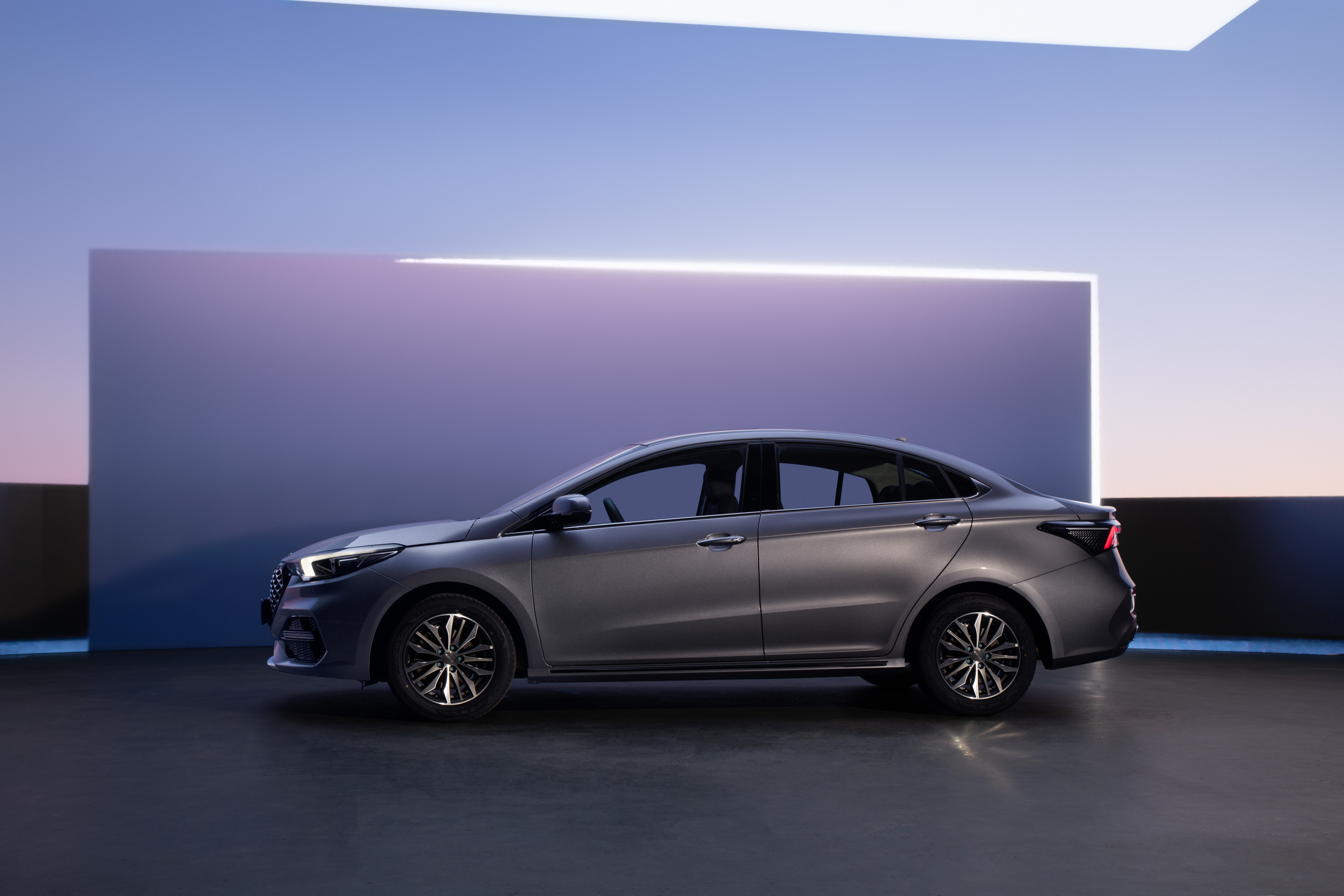 Новый седан OMODA S5 поступил к официальным дилерам марки по всей России