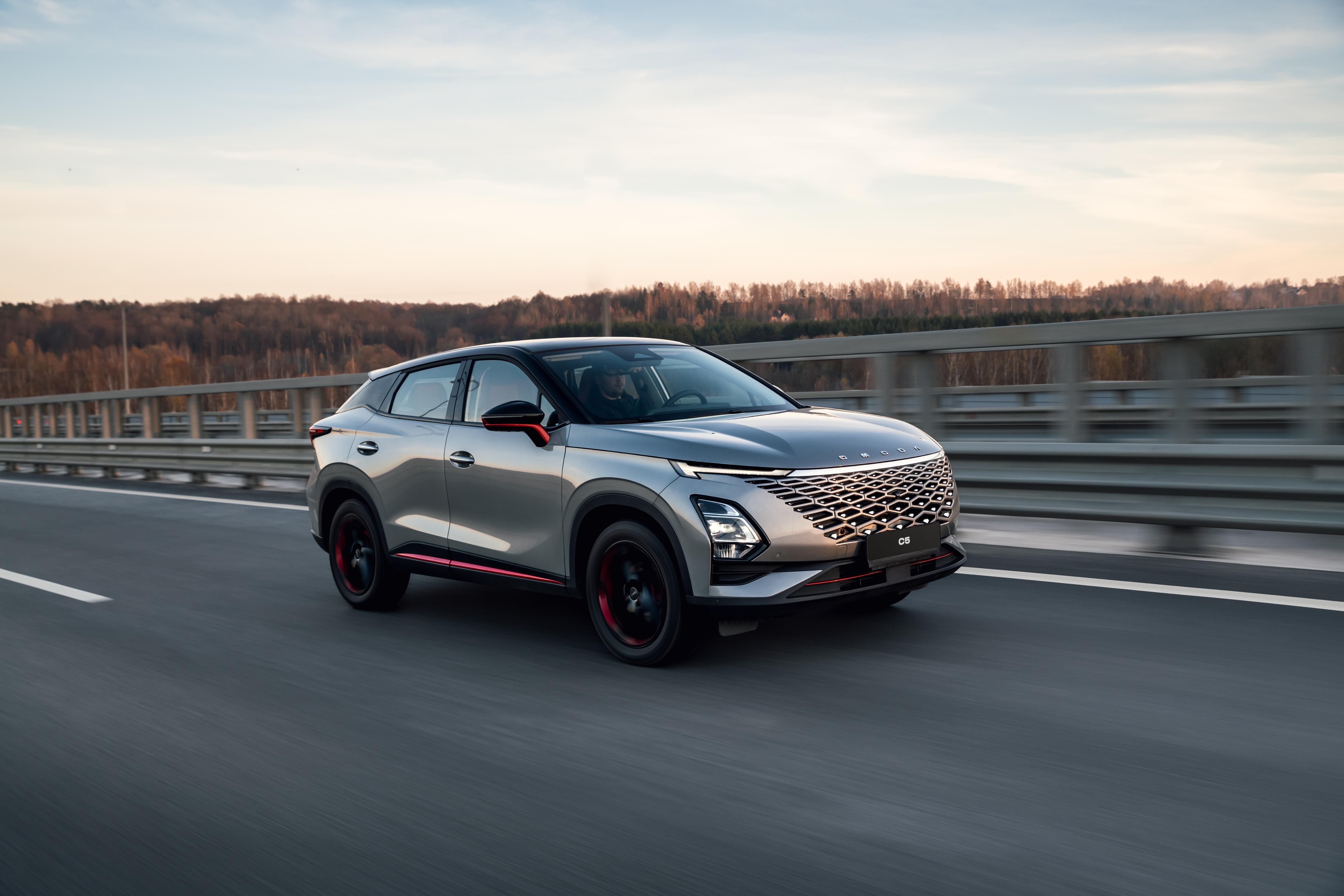 Исследование OMODA и SuperJob: чем чаще всего водители и пассажиры занимаются в пробках