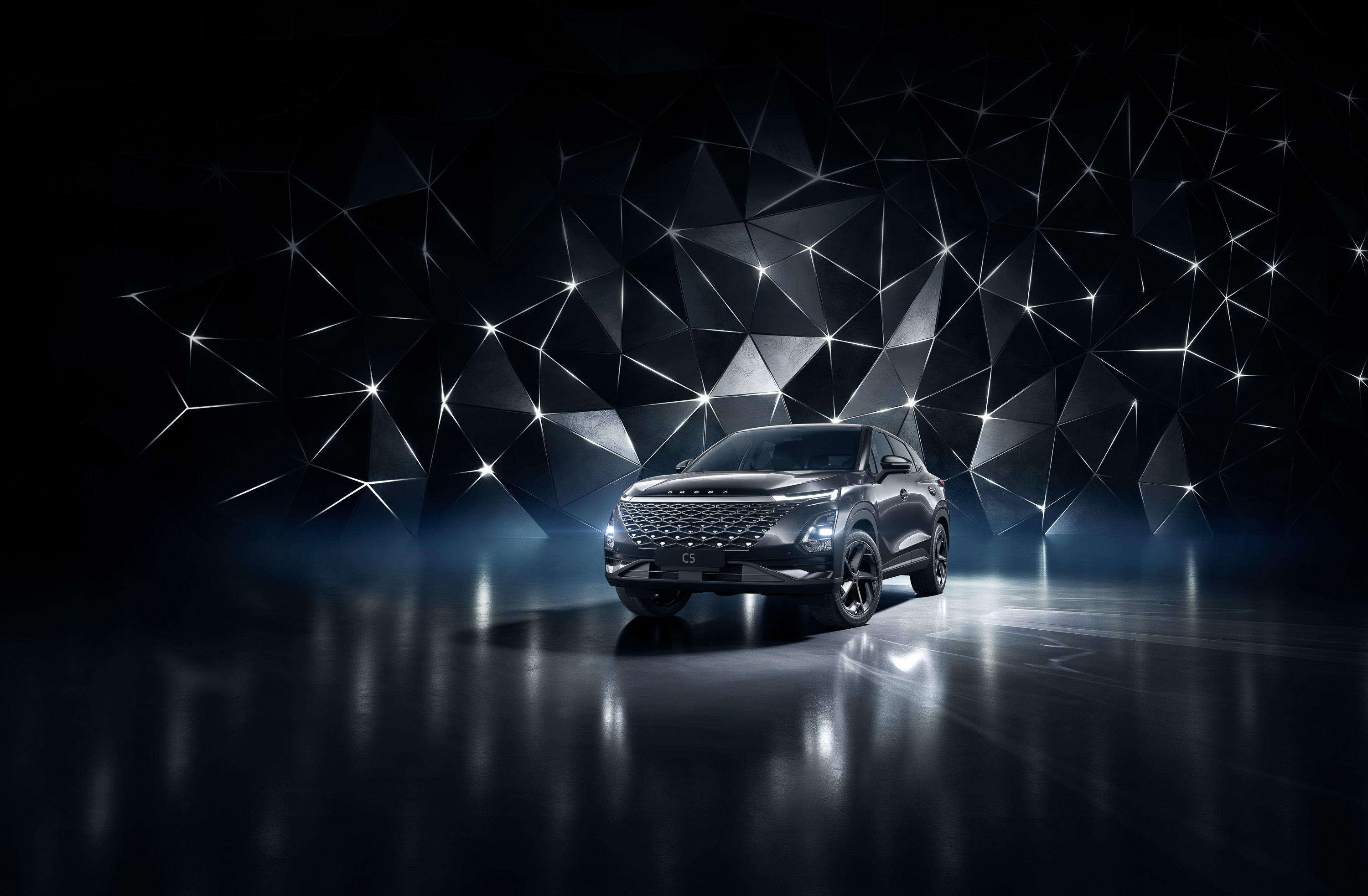 OMODA представляет специальную серию фастбэк-кроссовера OMODA C5 Black Diamond