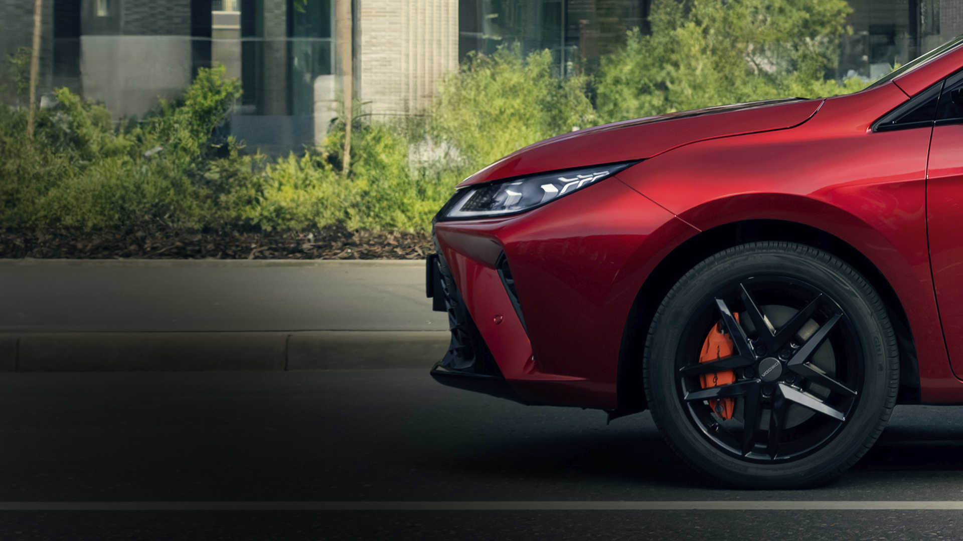 Двухпоршневые суппорты и увеличенные тормозные диски