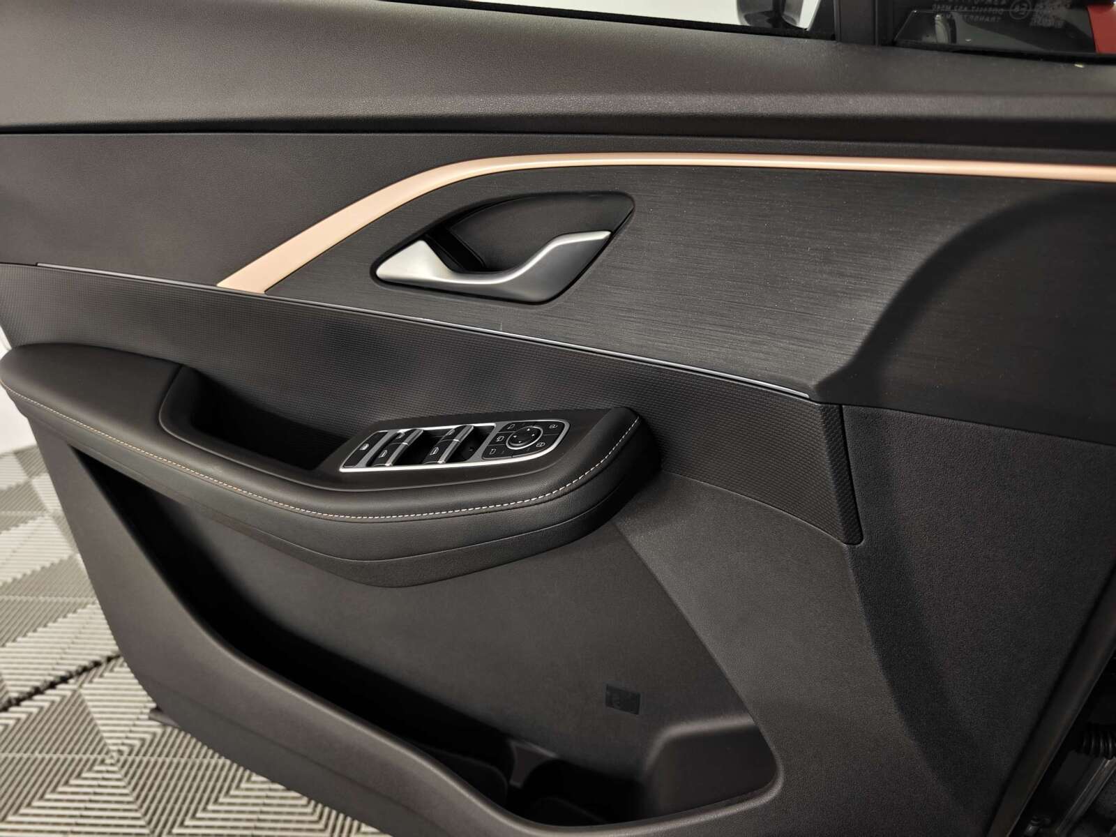 OMODA_C5_Lifestyle_safety1