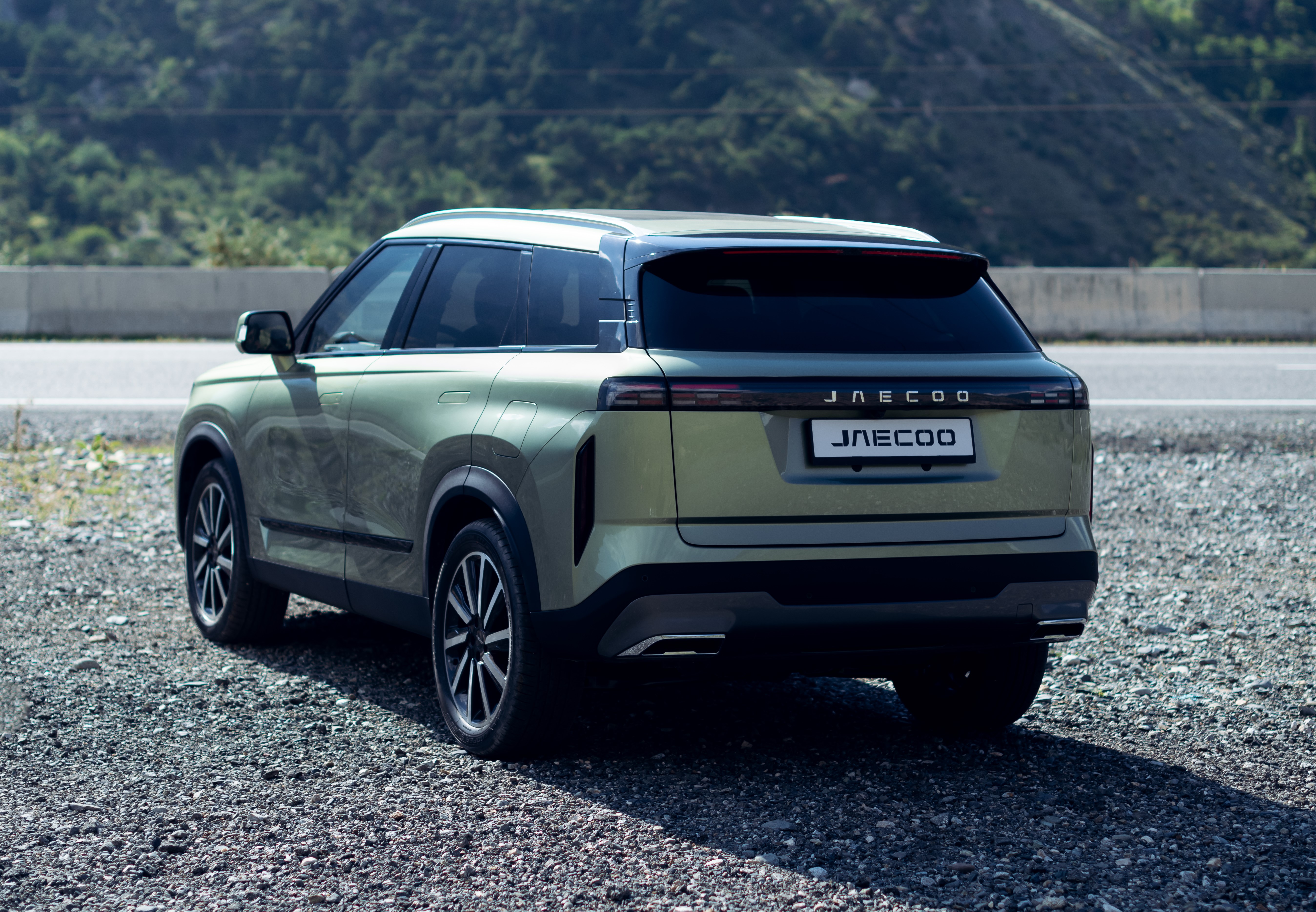 Багажник JAECOO J7  открывается автоматически