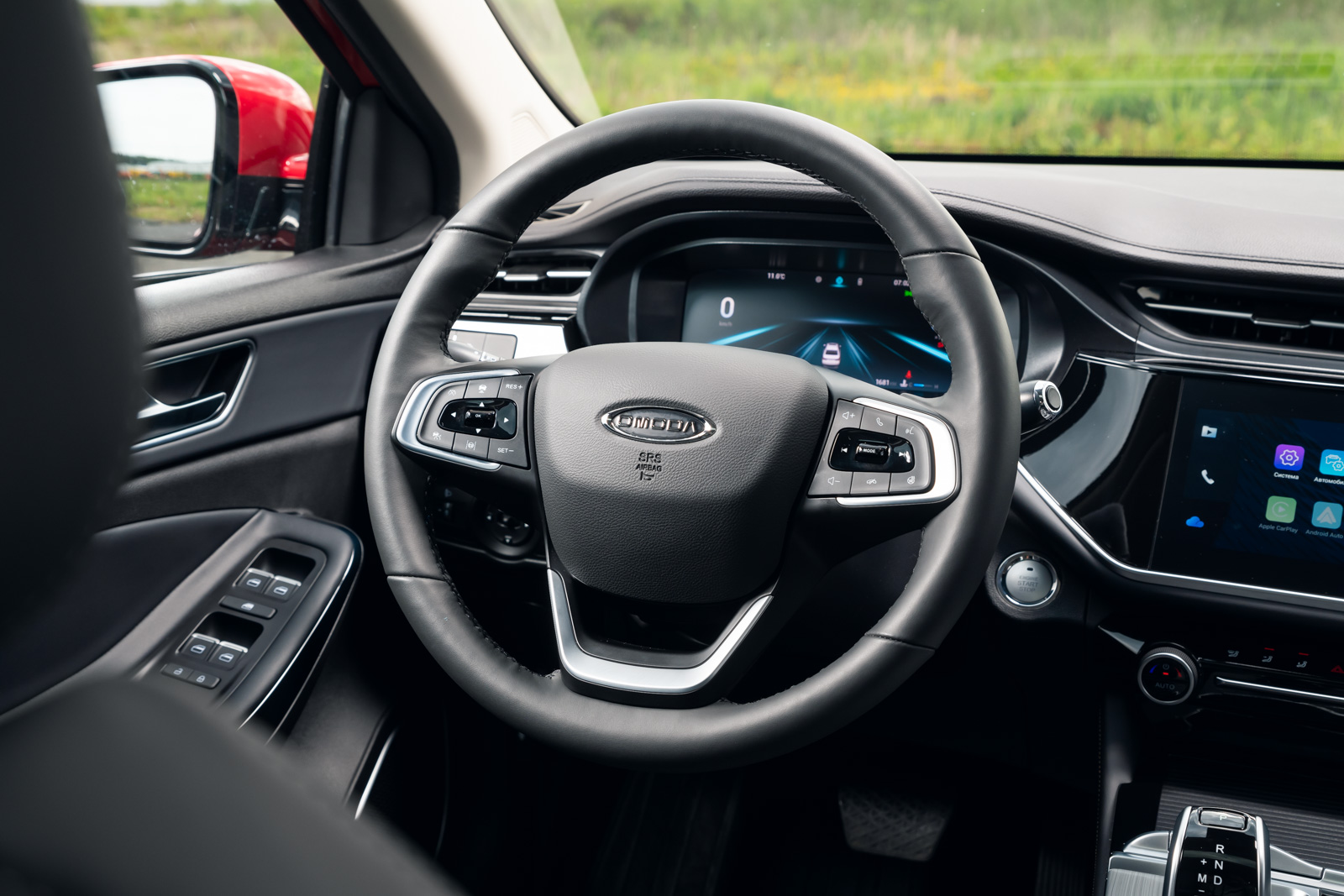 Полный пакет теплых опций (обогрев всех сидений, руля, лобового стекла и форсунок) согреют даже в самую холодную погоду.