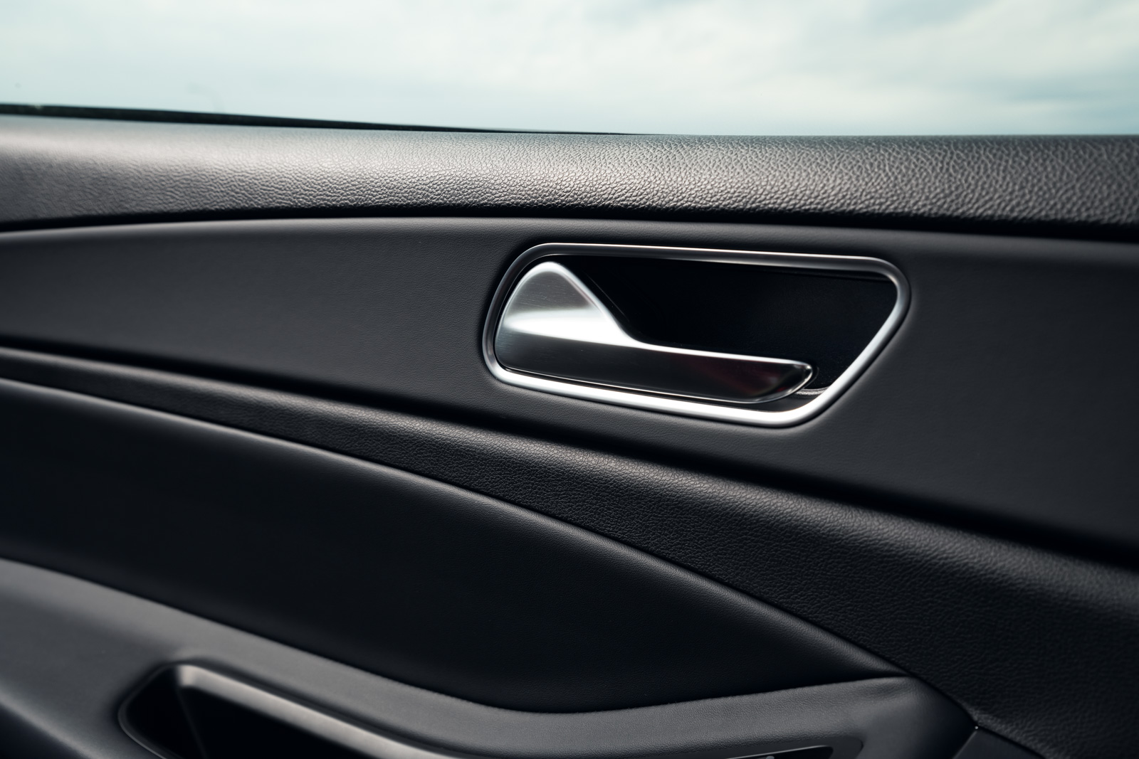 Проведено более 20 оптимизаций для моей внутренней и внешней отделки, кузова, конструкции шасси и материалов, влияющих на снижение шума.