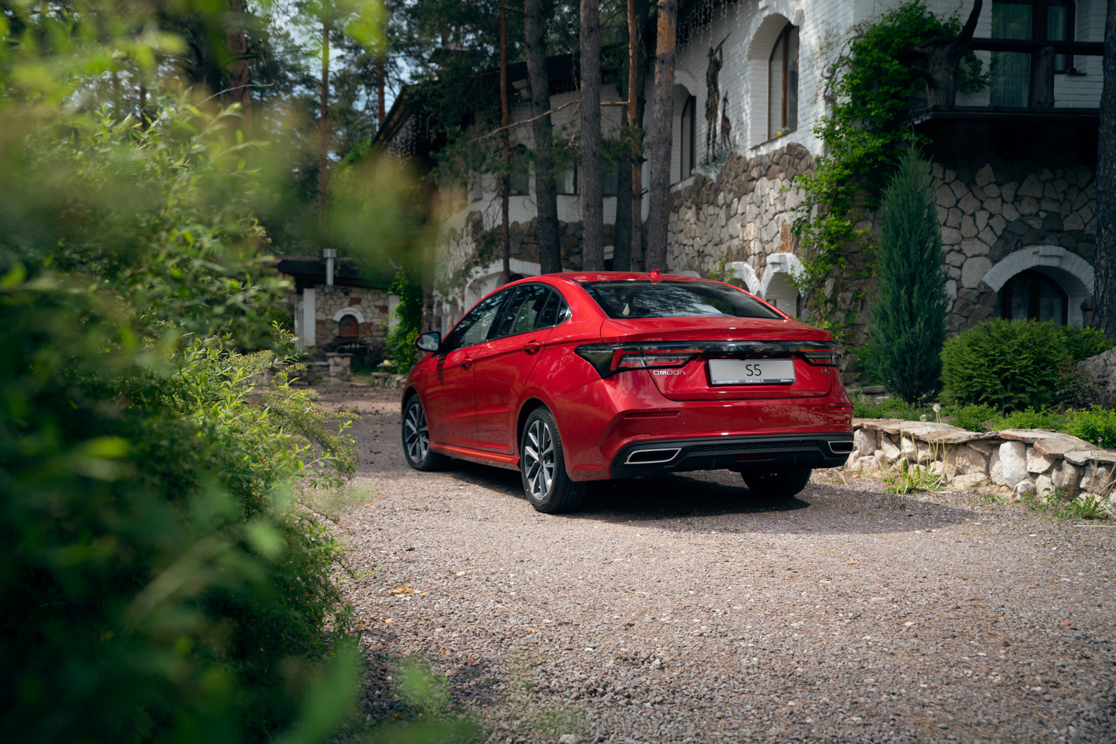 Полупрозрачные светодиодные задние фонари с узорами в форме каяка подчеркивают мою индивидуальность.