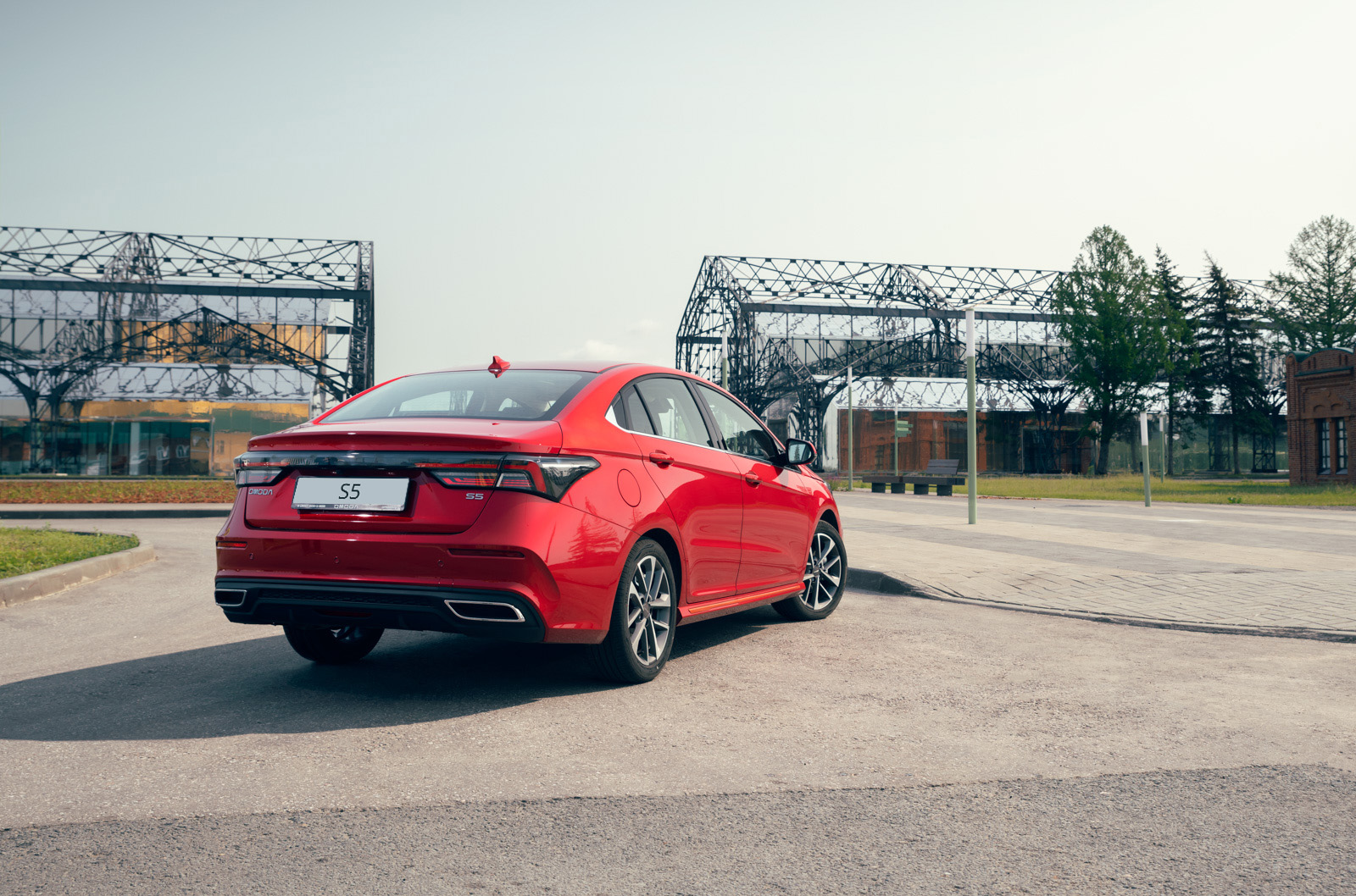 Двойные патрубки выхлопной системы с алюминиевой окантовкой отражают мой по-настоящему дерзкий стиль.