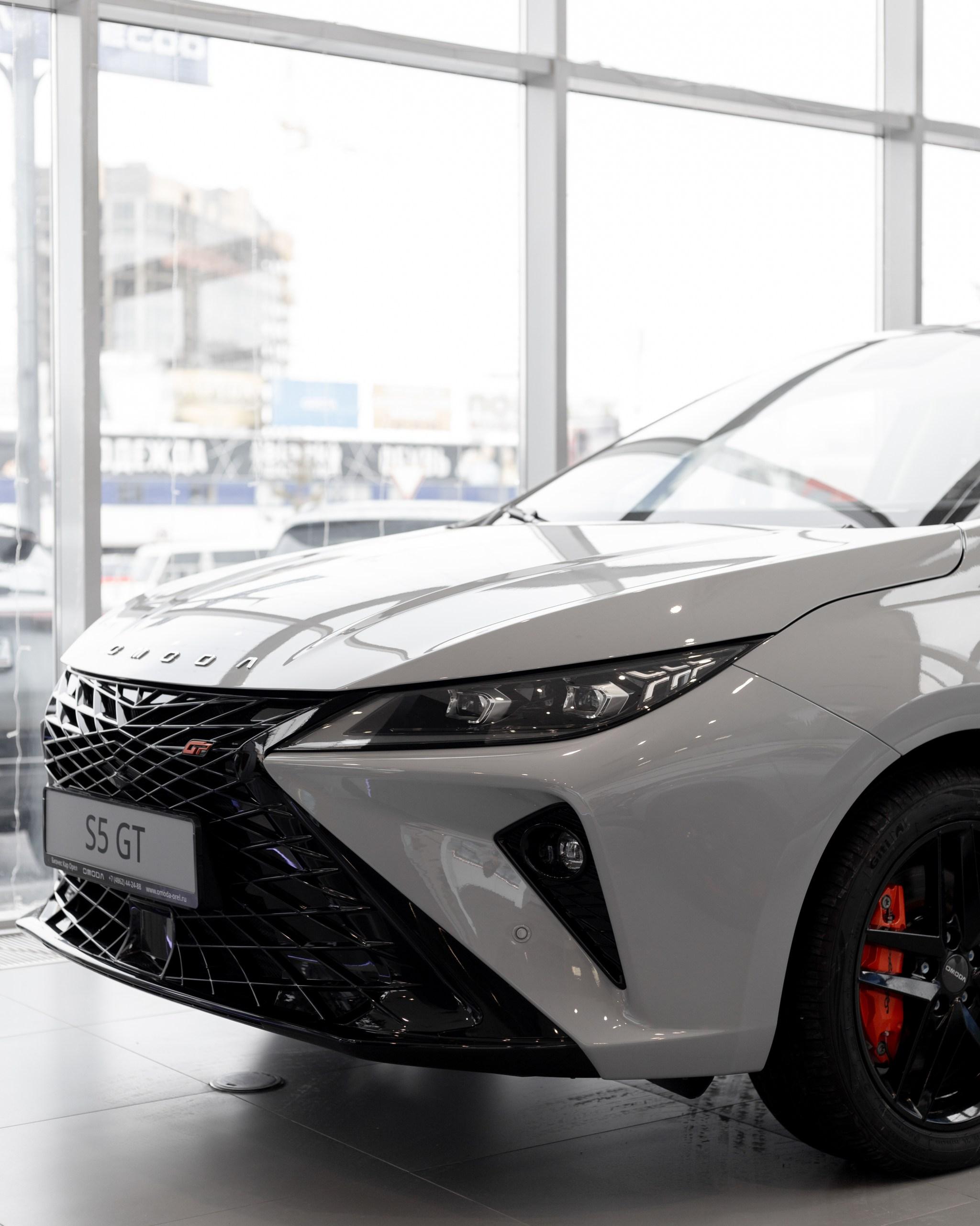 Выберите свой силовой агрегат для седана OMODA S5! 