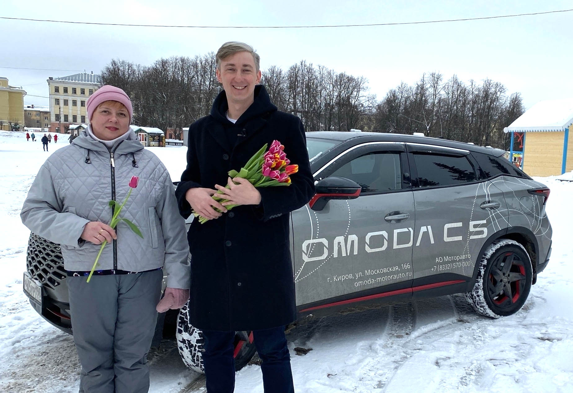 OMODA совместно с ведущими Первого городского поздравили женщин с 8 марта