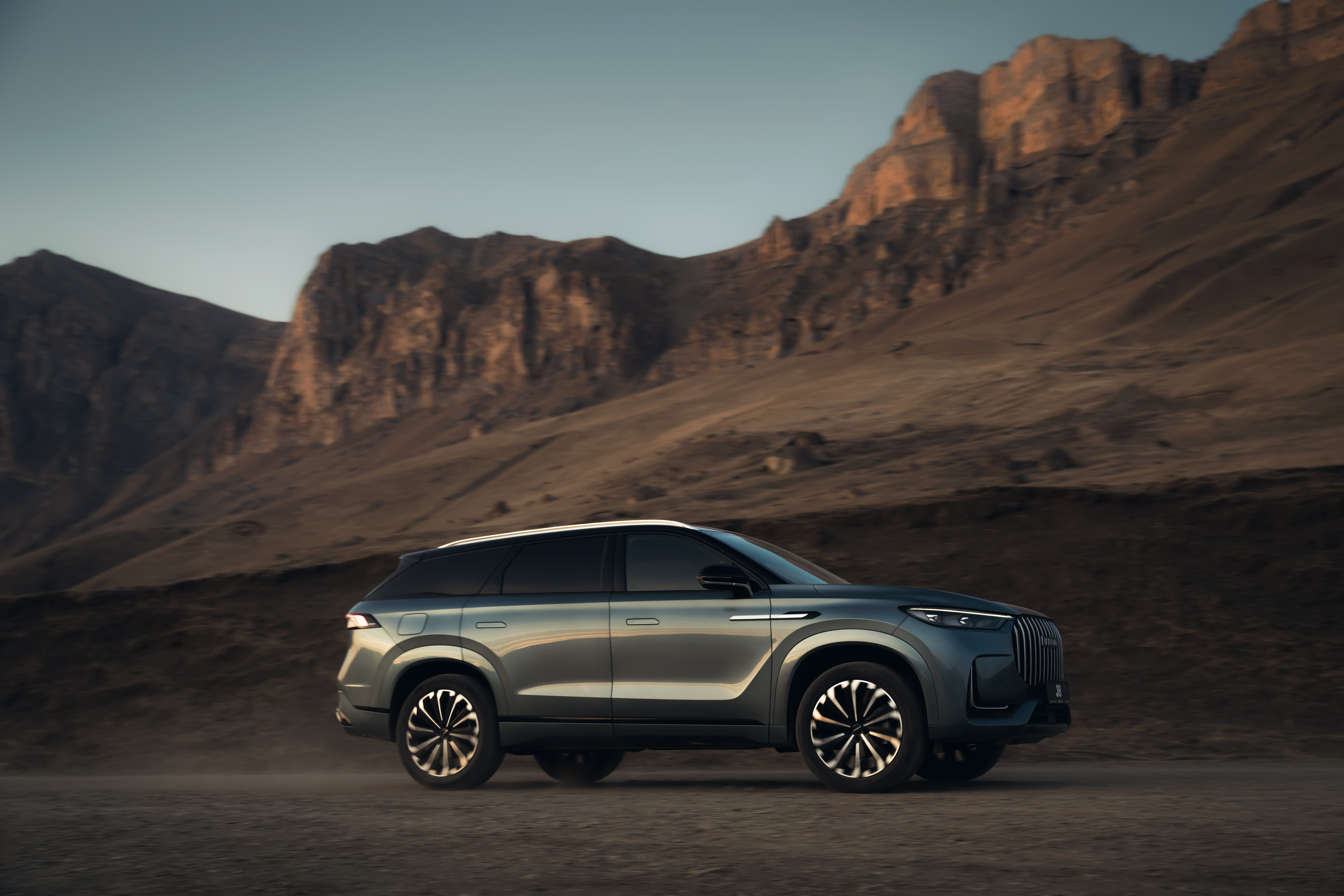 Топовые опции в автомобиле JAECOO J8.