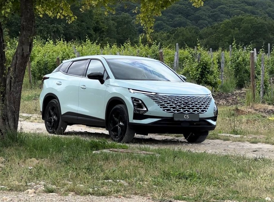 OMODA C5 и JAECOO J7: какому кроссоверу отдать предпочтение? 