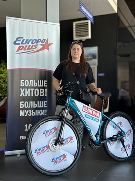 На днях в дилерском центре КВАЗАР в Краснодаре прошло вручение брендированных велосипедов OMODA и JAECOO победителям партнерского розыгрыша с Европа Плюс!