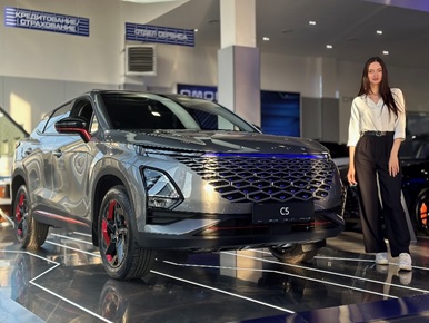 Дилерский центр OMODA КВАЗАР представила полный обзор новой модели полноприводной OMODA C5 AWD с местным блогером по Краснодарскому краю! 