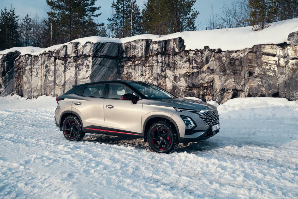 Футуристичный OMODA C5 с полным приводом