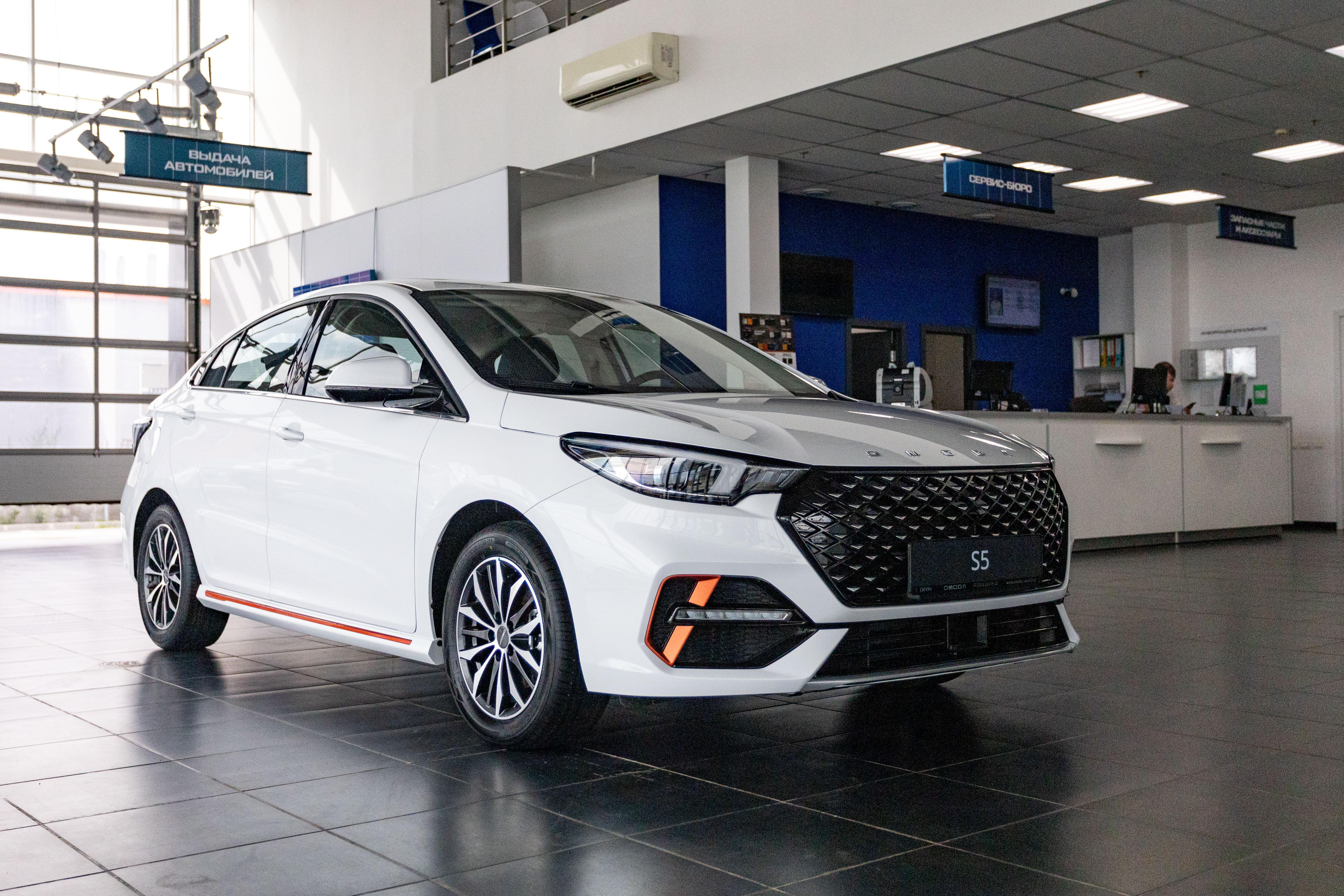 Погрузитесь в мир комфорта и стиля с OMODA S5 – ваш идеальный седан для успешных путешествий!
