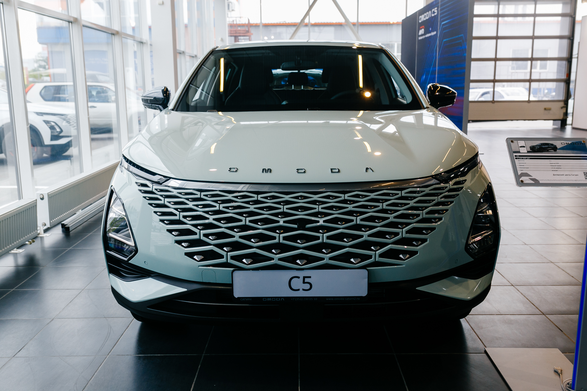 Покорите дороги с OMODA C5 – стильный кроссовер, который уже завоевал сердца и награды!