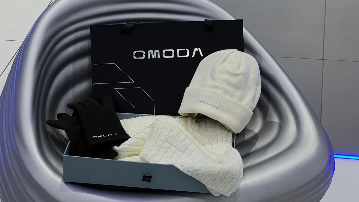 Дилерский центр АВТО ДЛЯ ВАС дарит теплые брендированные подарки!