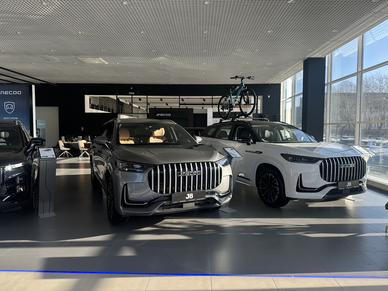 Экспонирование JAECOO J8 в ТРЦ VEER MALL с 01.03.25-31.03.25