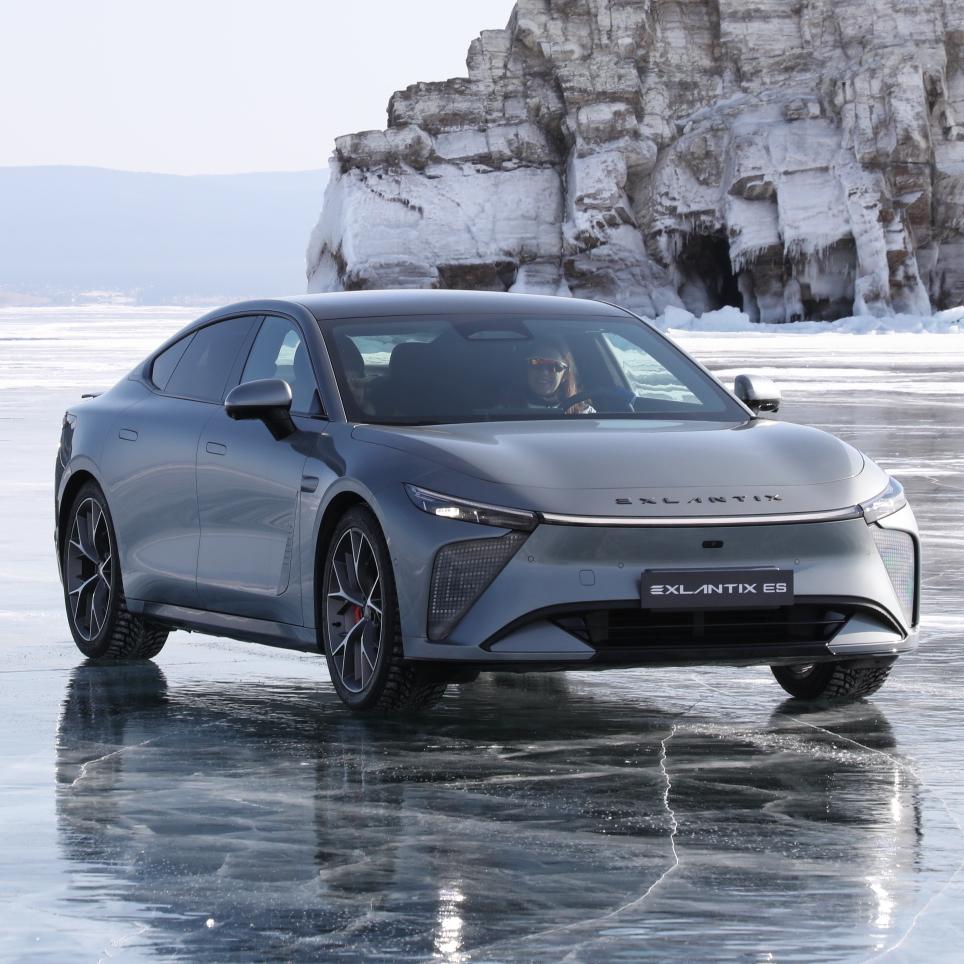 Автомобили EXLANTIX приняли участие в фестивале "Дни скорости Ikon Tyres на льду Байкала"