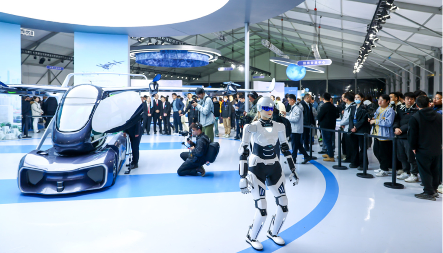 Человекоподобный робот «AIMOGA» от CHERY: новая веха в развитии интеллектуальных технологий и сервисов