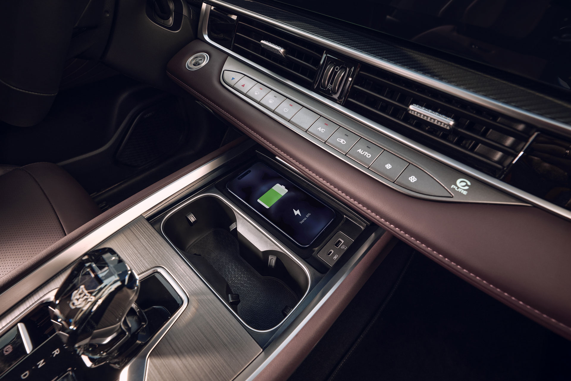 Беспроводная зарядка под рукой