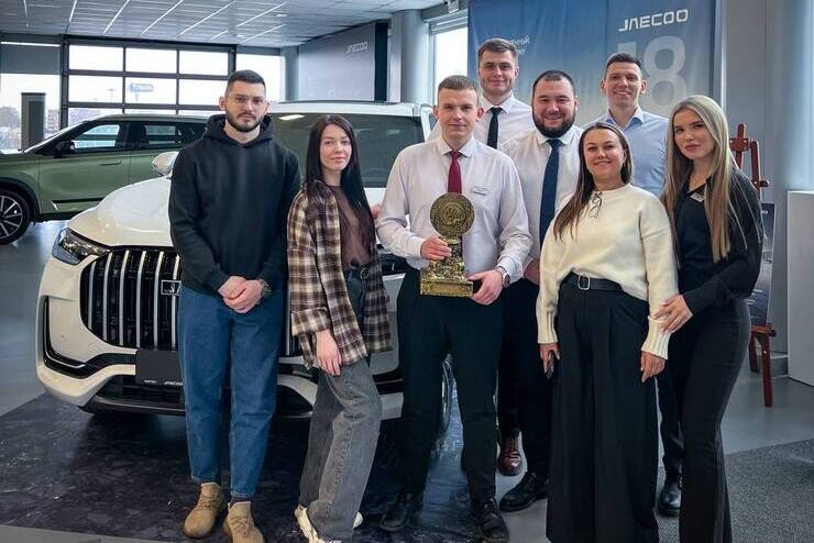 NEW! Сергей Кириловский на втором месяце освоил искусство превращения клиентов в счастливых владельцев новых автомобилей