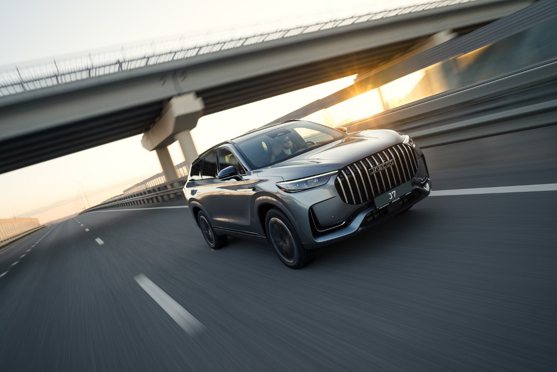 Как Jaecoo J7 справляется с пробками: обзор городской управляемости