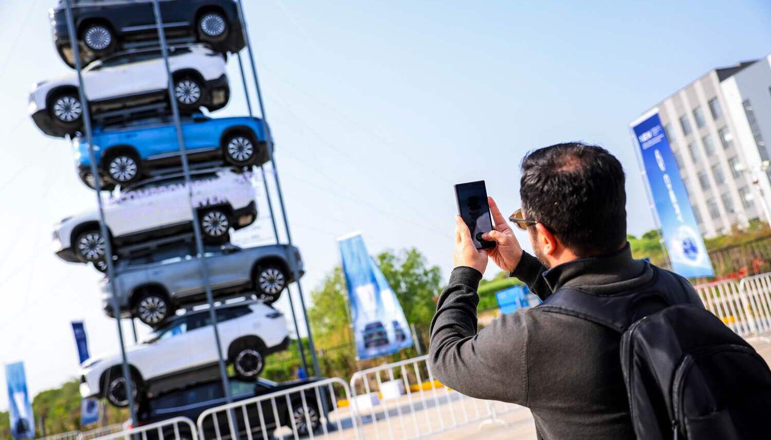 Новое доказательство максимальной безопасности:  CHERY TIGGO 8 CSH прошел экстремальные испытания, выдержав давление в 11,5 тонн