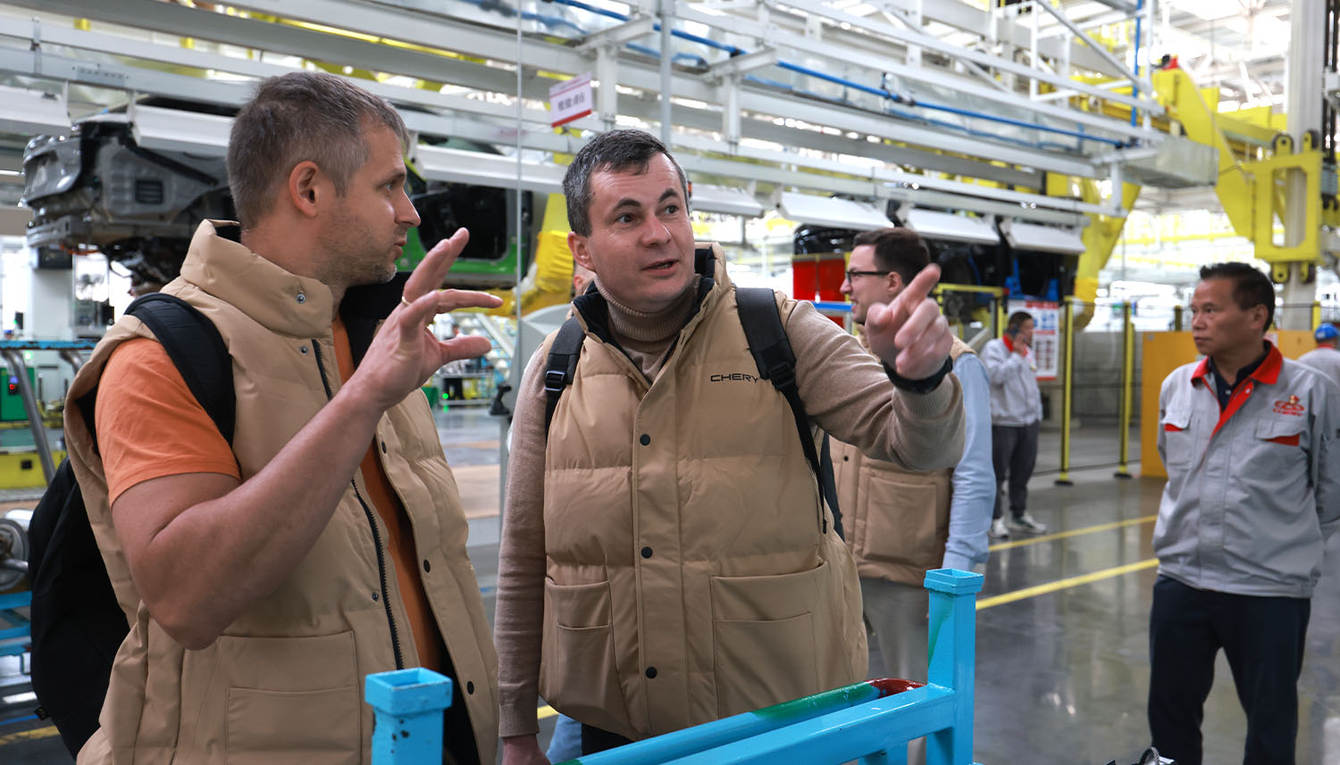 Владельцы семейного кроссовера TIGGO 9 посетили интеллектуальный завод CHERY в Китае