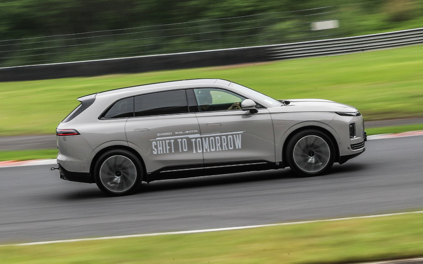 EXEED провел тест-драйв автомобилей на новых источниках энергии в Восточной Европе