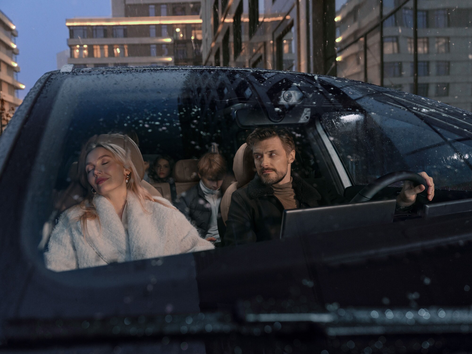 Какой автомобиль лучше выбрать для большой семьи