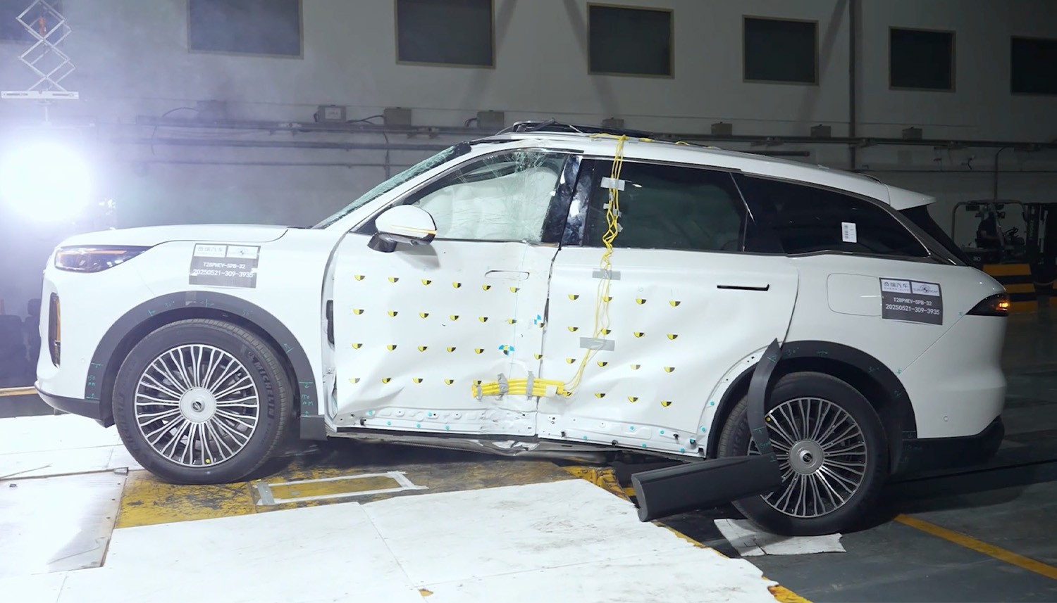 CHERY TIGGO 9 успешно прошел краш-тест на боковой удар о столб по стандартам Euro NCAP