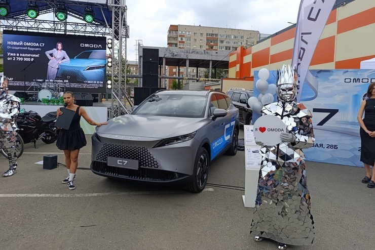 21 июня в рамках фестиваля Автоэволюция около ТРЦ ЛЕТО прошла торжественная презентация нового флагмана OMODA C7