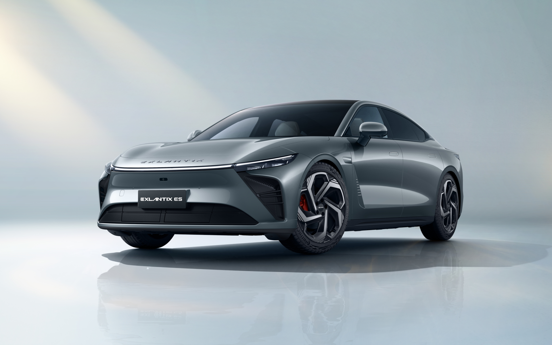 Уникальная длительная гарантия на новое четырехдверное купе EXEED EXLANTIX ES