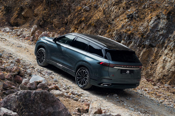 Мощный двигатель и первоклассный комфорт для всей семьи: бренд JAECOO раскрывает портрет водителя JAECOO J8