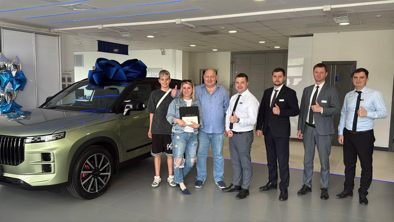 Яркие моменты с выдачи автомобилей JAECOO в дилерском центре ИЮЛЬ