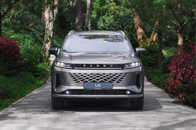 EXEED в городе: почему LX и RX — идеальные кроссоверы для мегаполиса