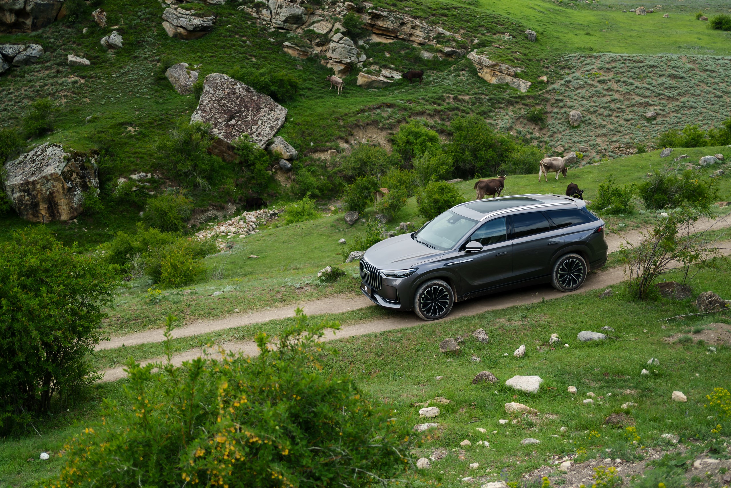 Подвеска флагмана JAECOO J8 мгновенно адаптируется к любым дорожным условиям 