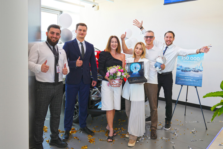 «Я счастлива — это кроссовер мечты!» 150 000-ая покупательница брендов OMODA и JAECOO получила ключи от автомобиля