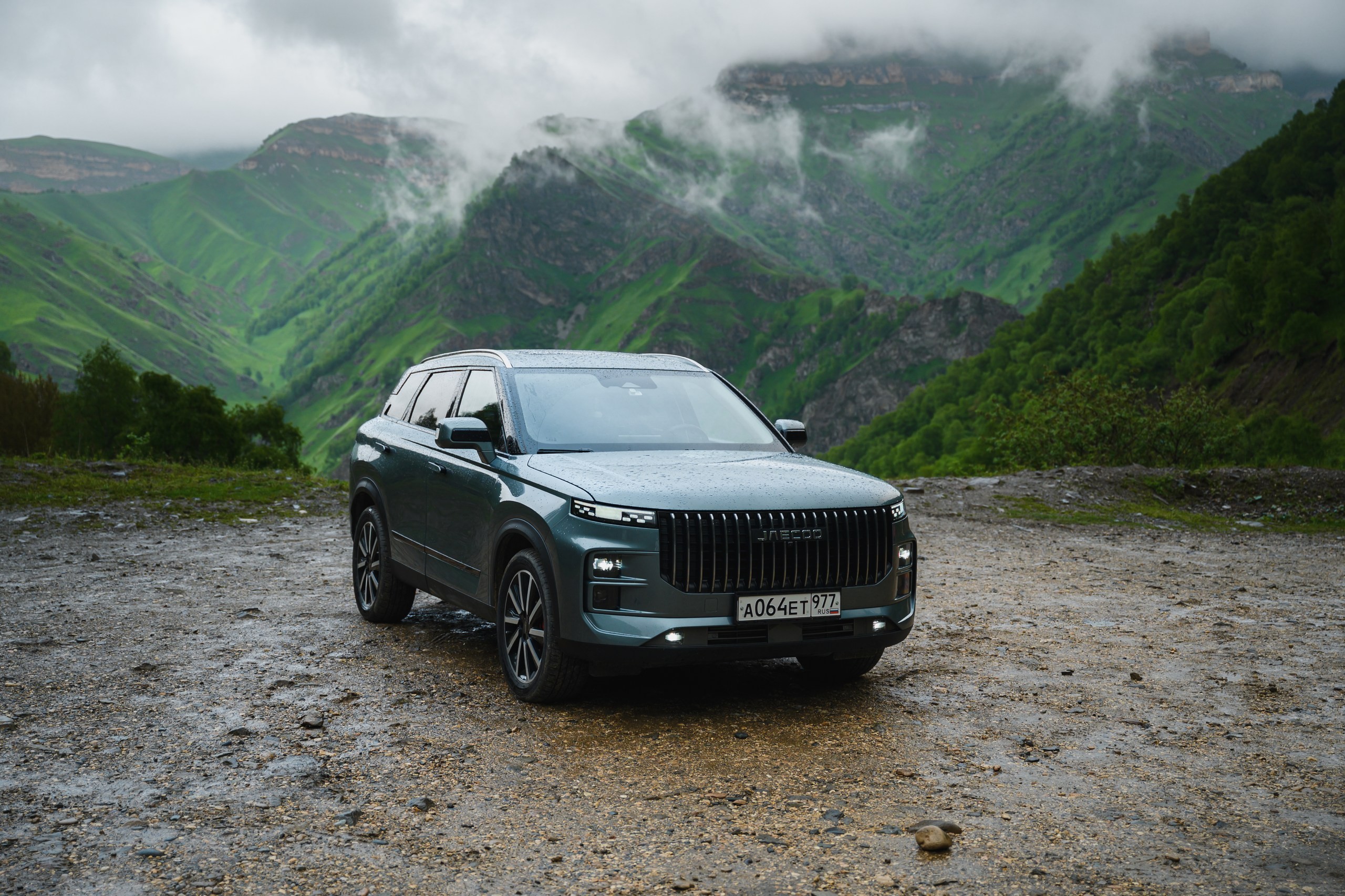 JAECOO J7 и J8 проходят испытания в экстремальных условиях: как кроссоверы ведут себя в сезон дождей?