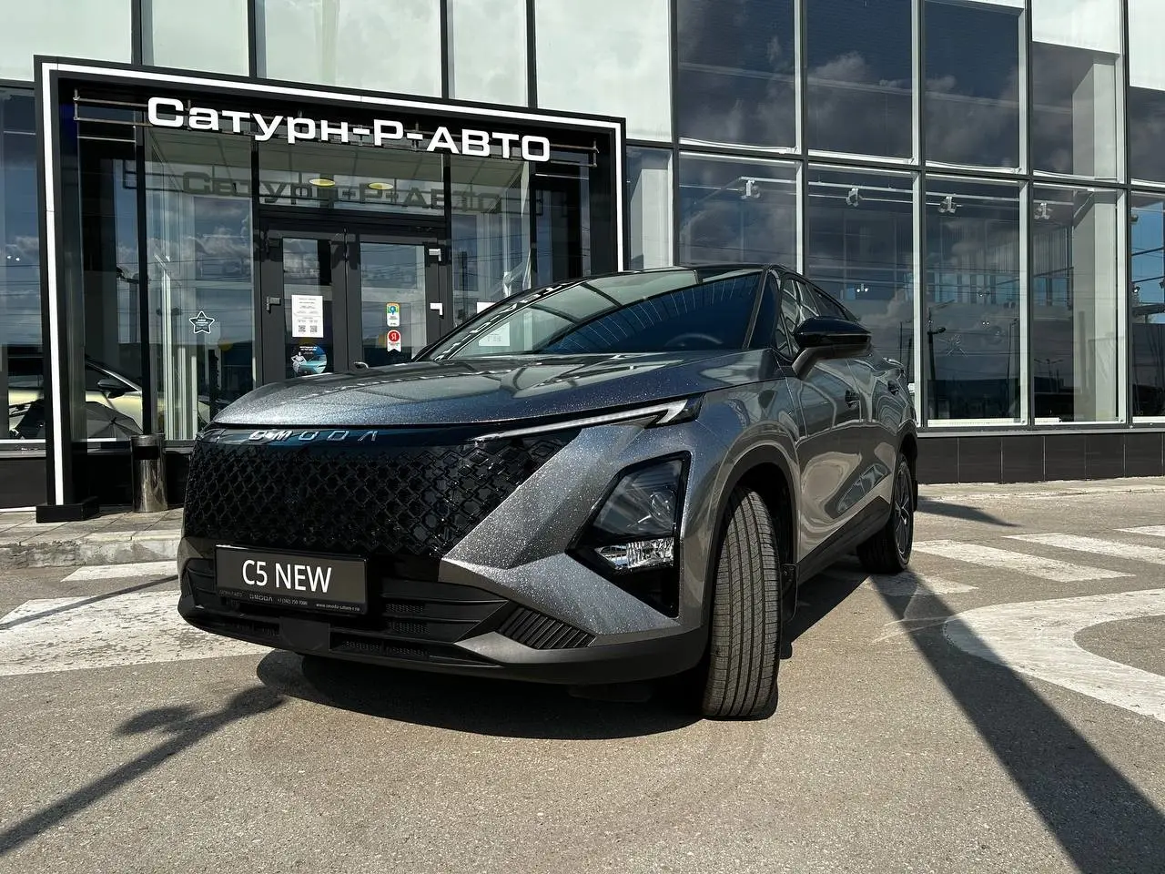 Любовь с первого взгляда – OMODA C5 с эксклюзивной блестящей оклейкой! 