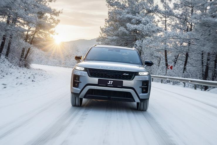 Готов к морозам и межсезонью: JAECOO J7 предлагает комфорт и уверенность в любых погодных условиях