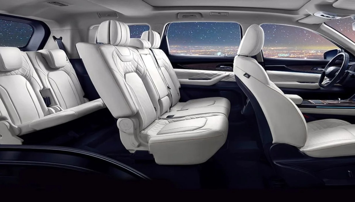 EXEED VX: комфортно ли взрослым на третьем ряду при длительной поездке