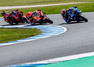 ПОБЕДА SUZUKI ECSTAR НА 18-М ЭТАПЕ MOTOGP