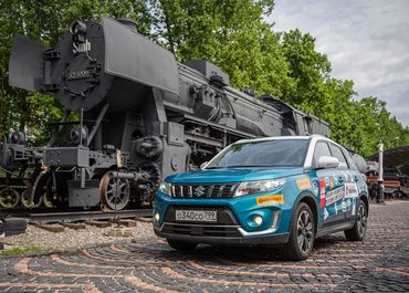 SUZUKI VITARA БРОСАЕТ ВЫЗОВ ПОЕЗДУ