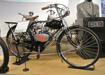 Первый мотоцикл Suzuki Diamond Free