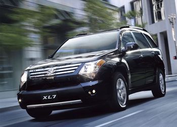 Премьера XL-7 второго поколения