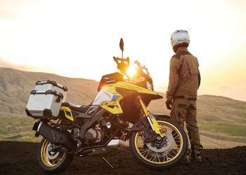 SUZUKI ОБНОВЛЯЕТ V-STROM 1050 И ПРЕДСТАВЛЯЕТ НОВЫЙ V-STROM 1050DE