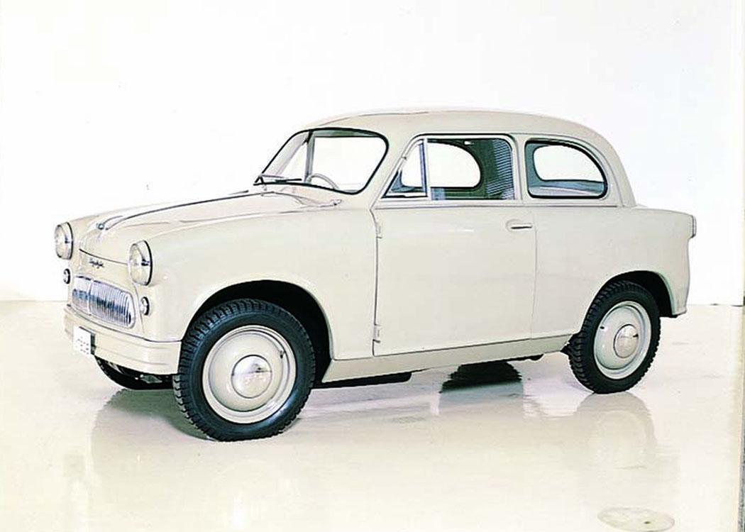 Первая модель - компактная малолитражка Suzulight